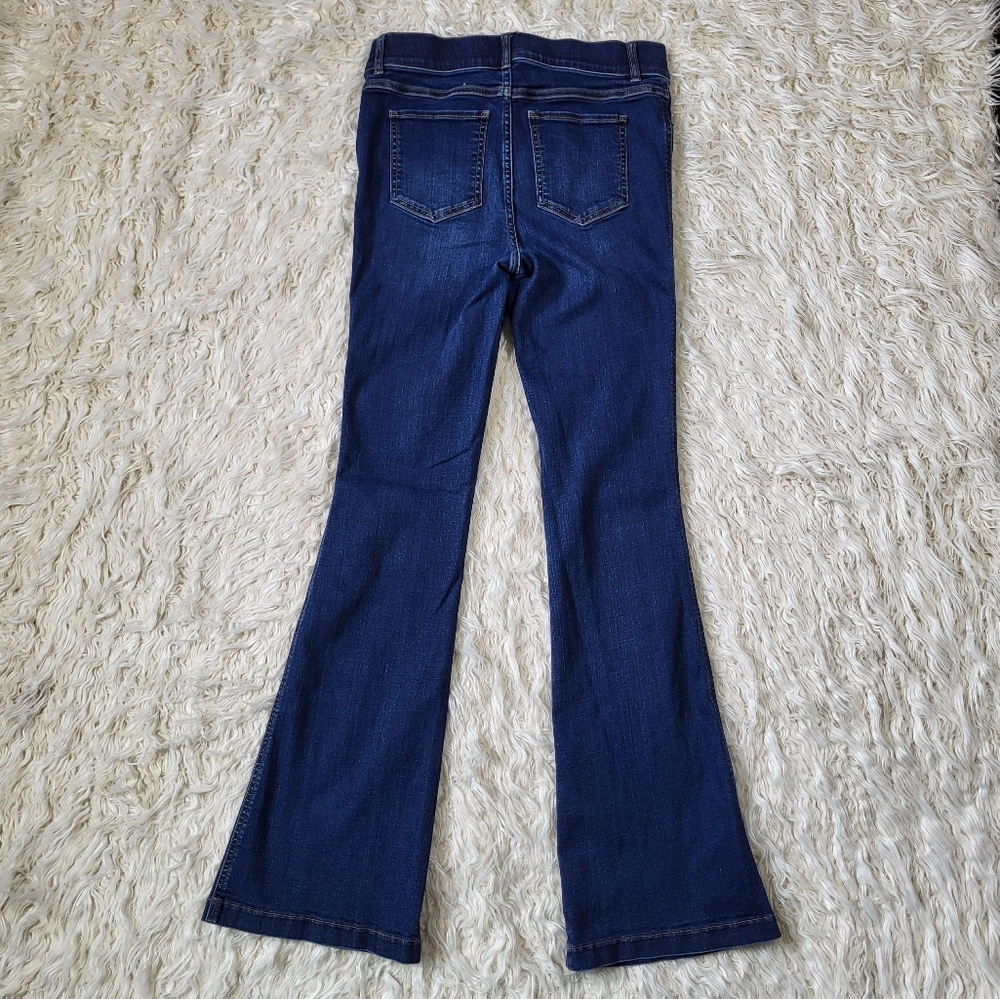 Spanx Flare Leg Pull On Jeans Size Medium Dark Wash - Picture 13 of 15